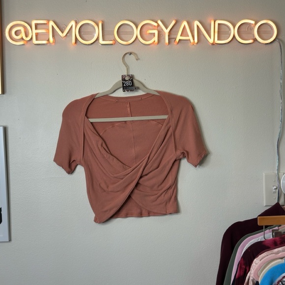 lululemon athletica Tops Rare28 Lululemon La Twist Front Crop Top